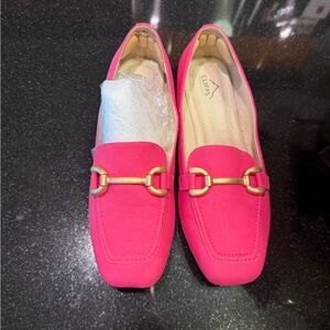 Cliffs by WHITE MOUNTAIN Hot Pink Nubuck Loafers with Gold Accent Sz 11.